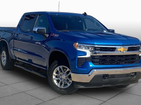 Used 2024 Chevrolet Silverado 1500 LT w/ Z71 Off-Road Package AWD/4WD image 3