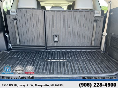 Used 2021 Toyota Highlander XLE AWD/4WD image 8