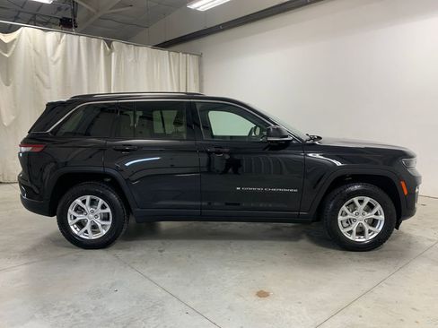 Used 2023 Jeep Grand Cherokee Limited w/ Luxury Tech Group II AWD/4WD image 12