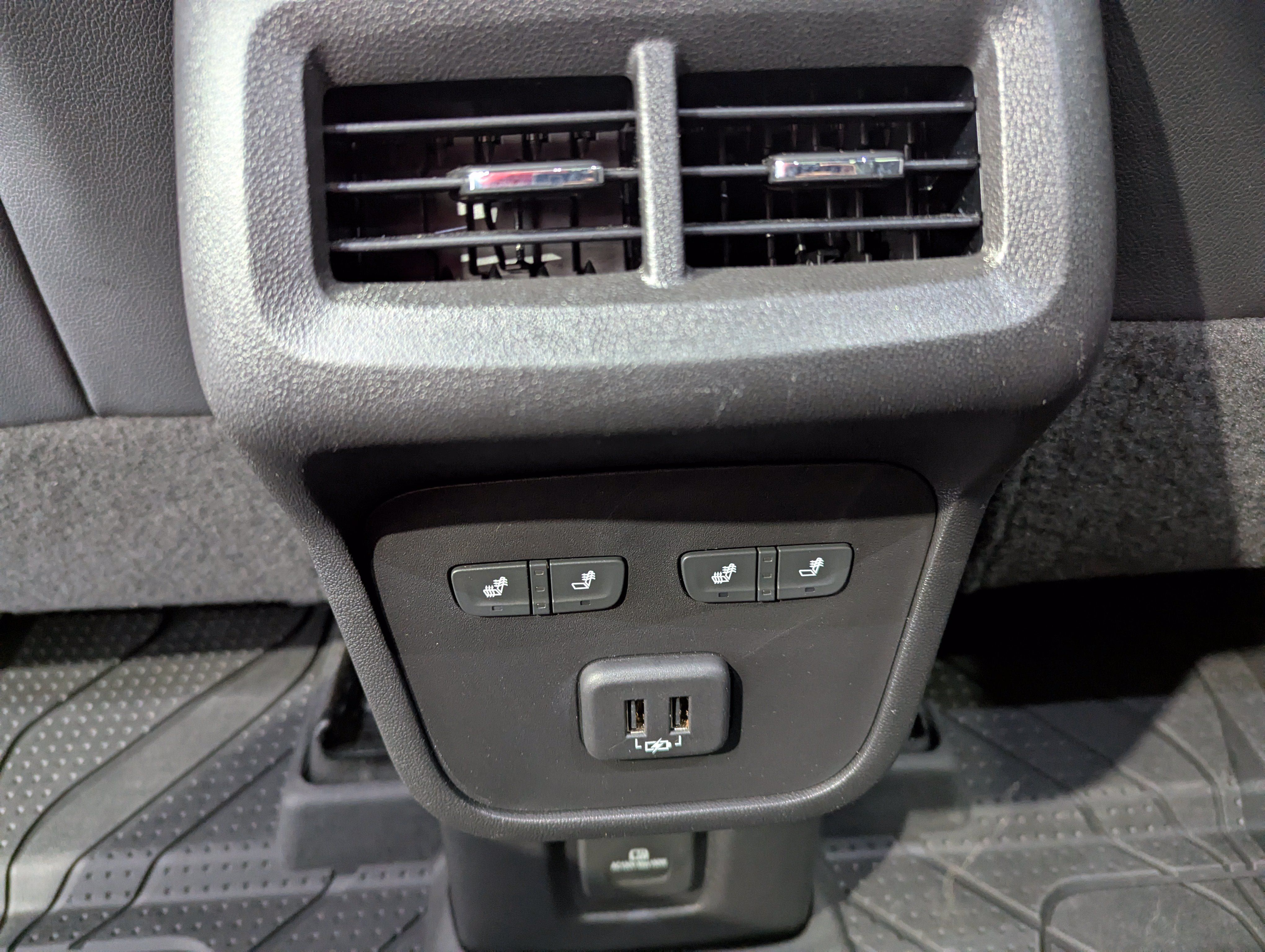 Used 2023 Chevrolet Equinox Premier AWD/4WD image 11