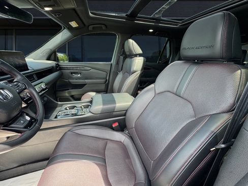Used 2025 Honda Pilot Black Edition image 2