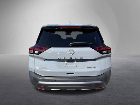 Used 2022 Nissan Rogue SL w/ SL Premium Package image 4
