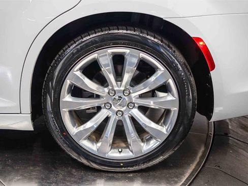 Used 2019 Chrysler 300 Limited image 10
