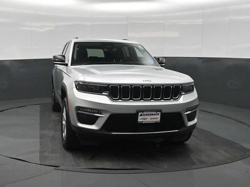 Used 2023 Jeep Grand Cherokee Limited w/ Trailer Tow Prep Group (B) AWD/4WD image 2