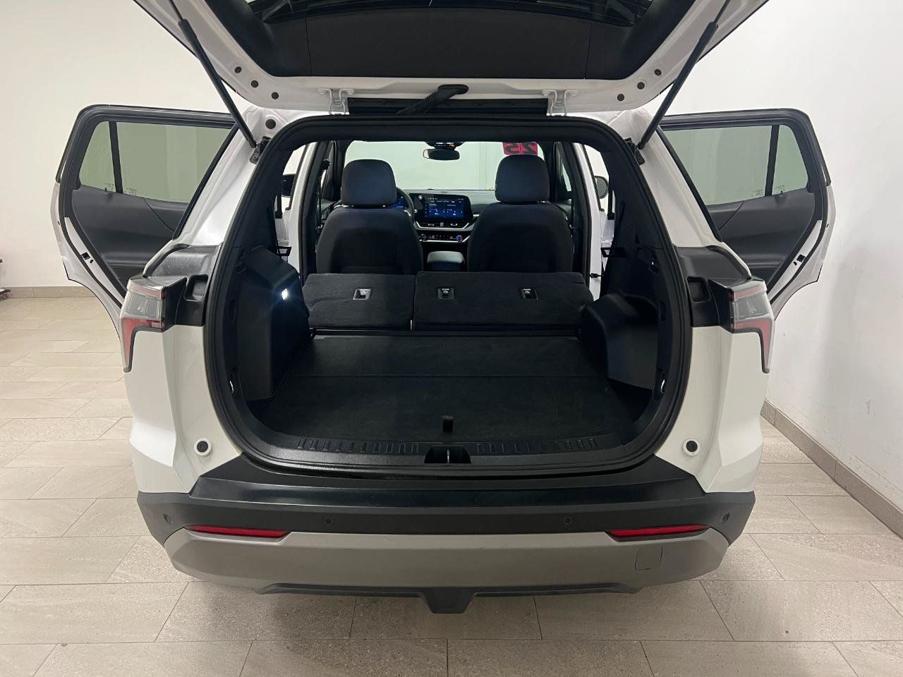 Used 2025 Chevrolet Equinox LT FWD image 25