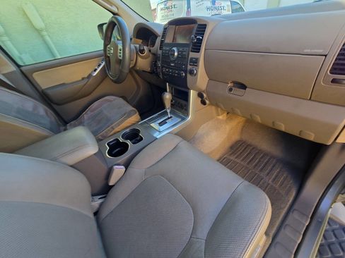 Used 2008 Nissan Pathfinder SE w/ Premium Pkg AWD/4WD image 3