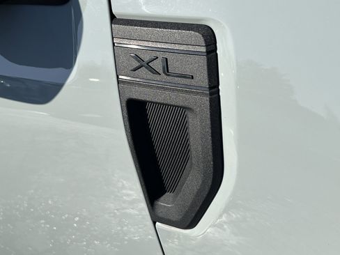 Used 2022 Ford Maverick XL image 9