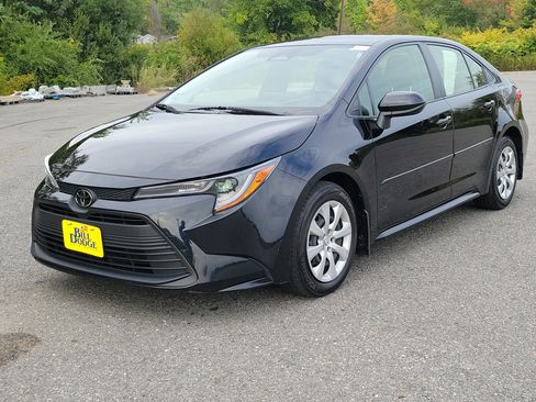 Used 2023 Toyota Corolla LE FWD image 1