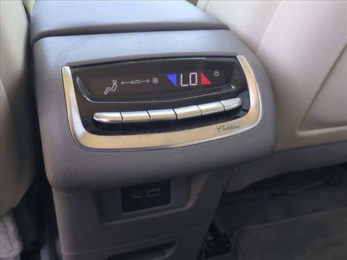 Used 2020 Cadillac XT6 Premium Luxury FWD image 18