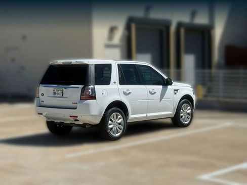 Used 2013 Land Rover LR2 HSE AWD/4WD image 8