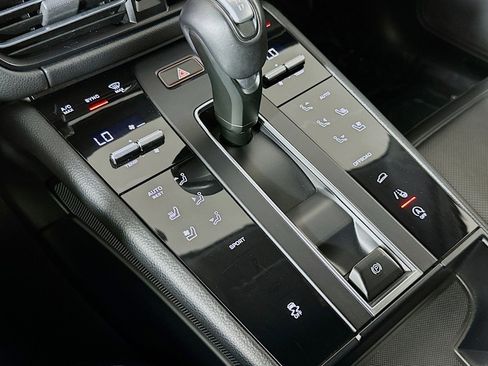 Used 2024 Porsche Macan w/ Premium Plus Package image 7