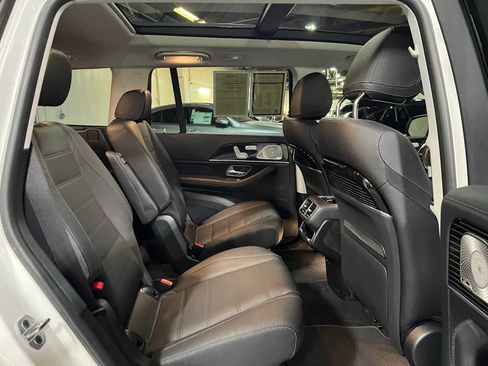 Used 2024 Mercedes-Benz GLS 580 4MATIC image 12