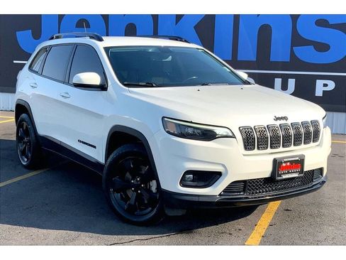 Used 2019 Jeep Cherokee Latitude Plus AWD/4WD image 2