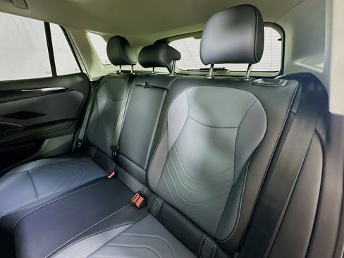 New 2025 Volkswagen Tiguan SE image 23