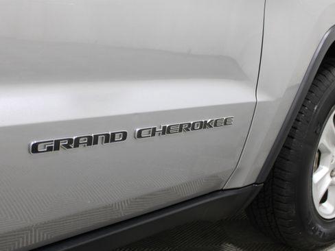 Used 2017 Jeep Grand Cherokee Laredo w/ Quick Order Package 23E AWD/4WD image 26