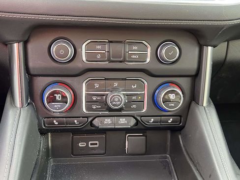 Used 2022 Chevrolet Tahoe LT w/ LT Signature Plus Package image 26