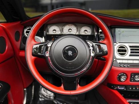Used 2016 Rolls-Royce Dawn RWD image 37