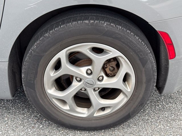 Used 2023 Chrysler Pacifica Limited w/ Uconnect Theater Family Group FWD image 20