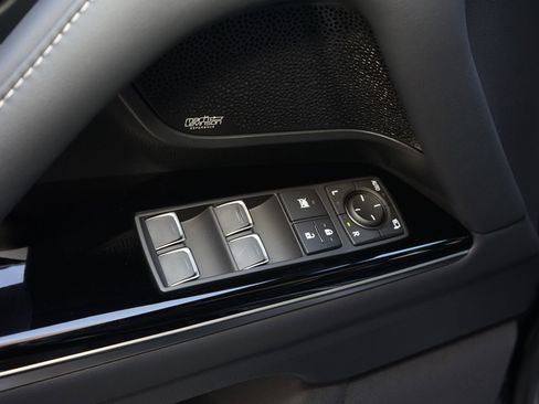 Used 2025 Lexus LX 600 4WD w/ Accessory Package (2T) image 30