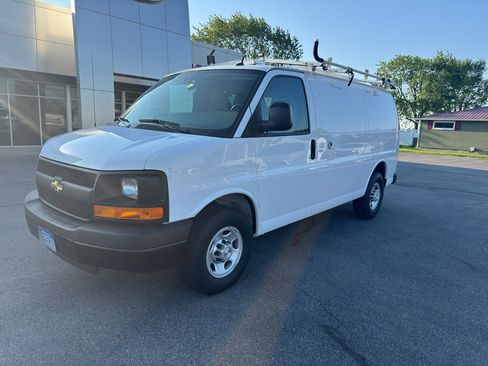 Used 2015 Chevrolet Express 2500 RWD image 3