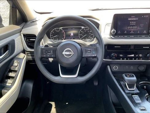 Used 2023 Nissan Rogue SV FWD image 4