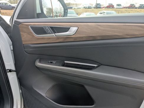 Used 2025 Volkswagen Atlas SE image 31