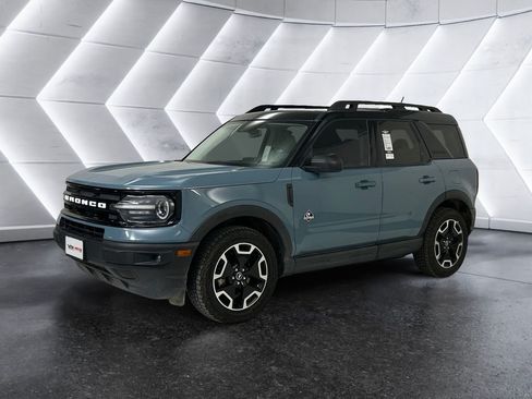 Used 2023 Ford Bronco Sport Outer Banks w/ Tech Package AWD/4WD image 3