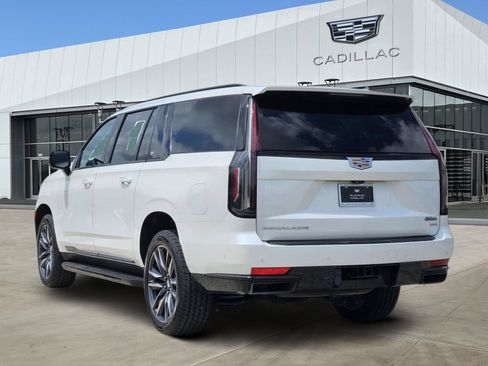 Used 2023 Cadillac Escalade ESV Sport w/ Heavy-Duty Trailer Package AWD/4WD image 4