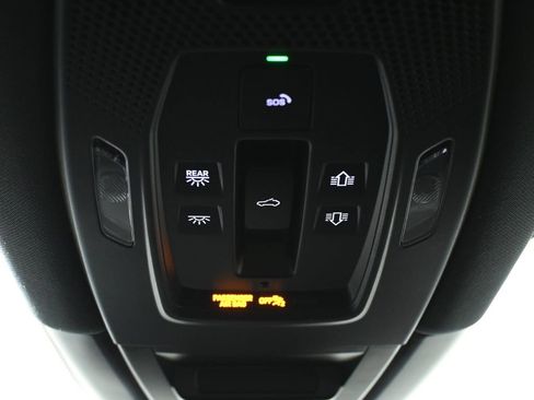 Used 2025 Porsche Cayenne image 21