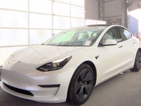 Used 2023 Tesla Model 3 Standard Range RWD image 1