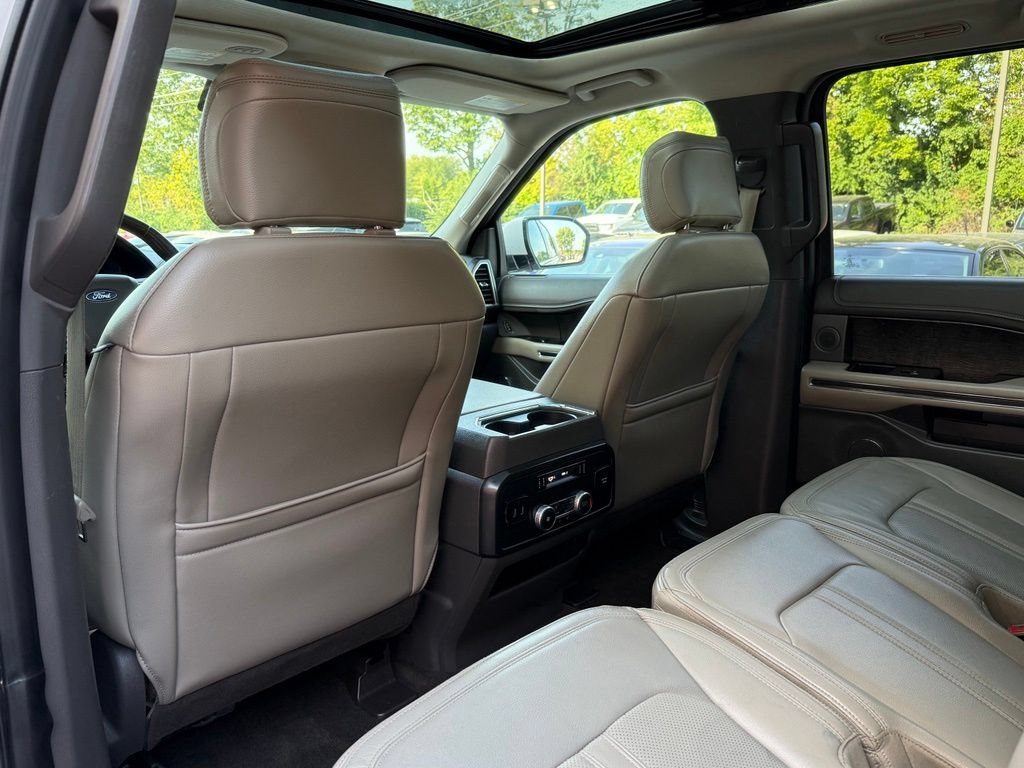 Used 2018 Ford Expedition Limited w/ Equipment Group 302A AWD/4WD image 18