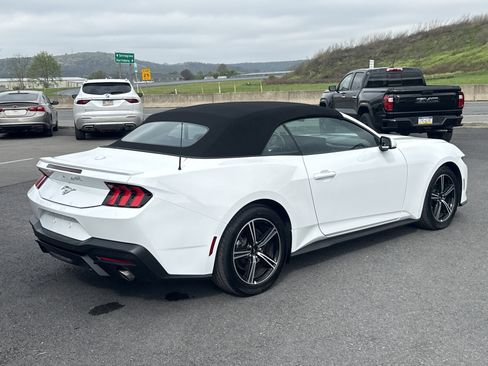 Used 2025 Ford Mustang Premium image 3