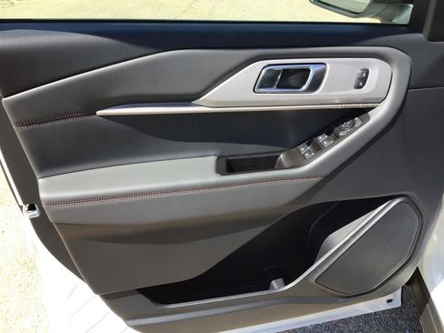 New 2026 Ford Explorer Active RWD image 13