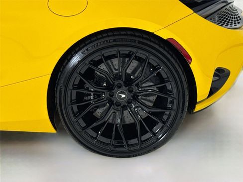 Used 2024 McLaren 750S Spider image 30