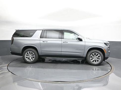 New 2025 Chevrolet Suburban Premier image 6