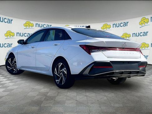 Used 2025 Hyundai Elantra SEL FWD image 4