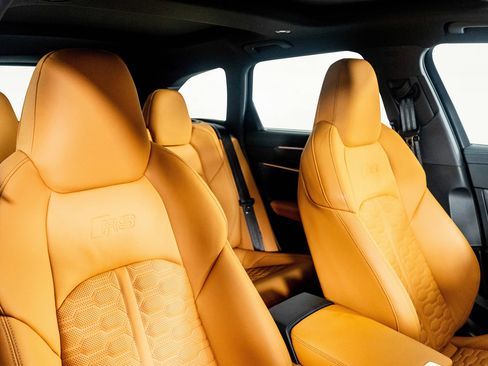 Used 2025 Audi RS 6 performance image 32