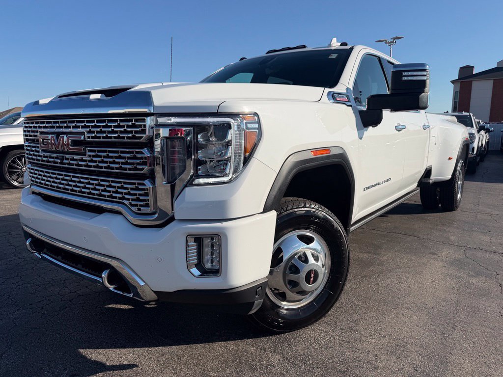Used 2022 GMC Sierra 3500 Denali w/ Denali Ultimate Package AWD/4WD image 2