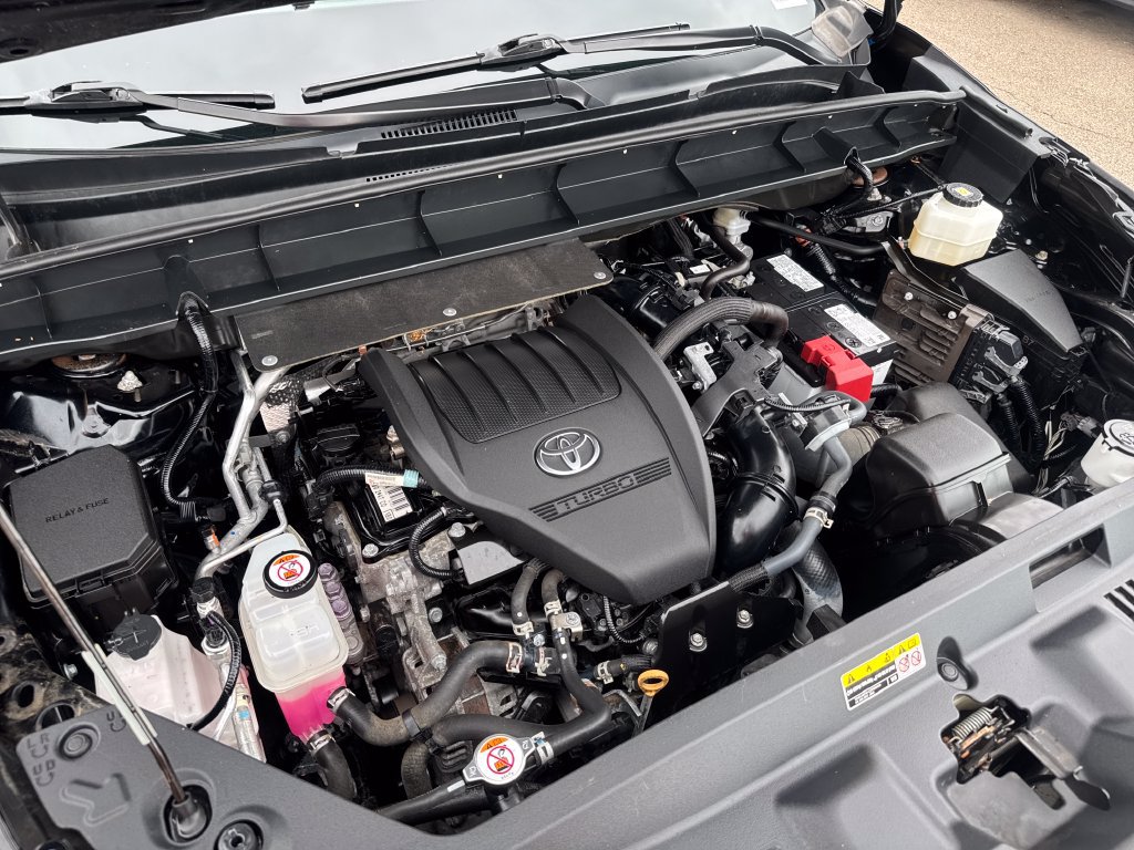 Used 2024 Toyota Highlander XLE AWD/4WD image 47