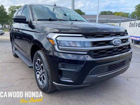 Used 2024 Ford Expedition XLT AWD/4WD image 1