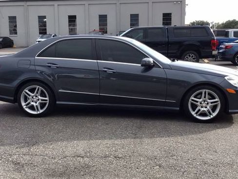 Used 2013 Mercedes-Benz E 350 4MATIC Sedan image 4