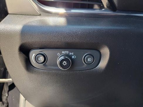 Used 2020 Chevrolet Traverse LT w/ LT Premium Package image 13