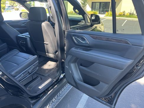 Used 2022 Chevrolet Tahoe Z71 w/ Luxury Package AWD/4WD image 27