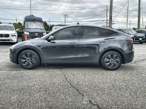 Used 2024 Tesla Model Y Long Range RWD image 11