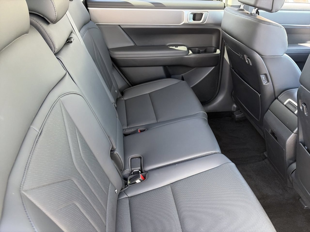 Certified 2025 Hyundai Santa Fe SEL FWD image 12