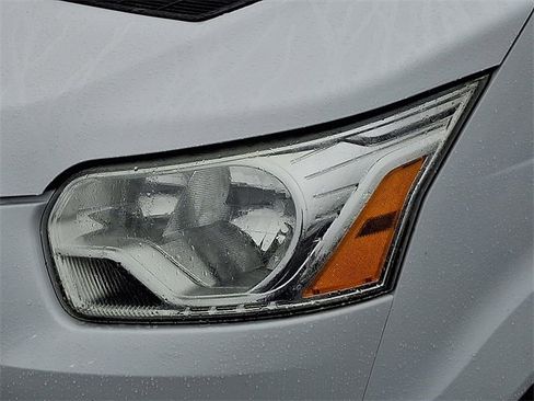 Used 2015 Ford Transit 150 XLT image 9