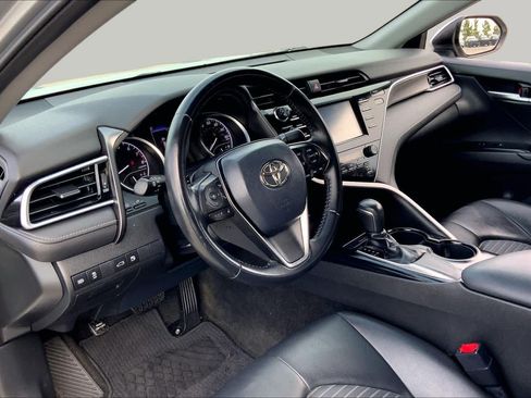 Used 2018 Toyota Camry SE w/ Convenience Package FWD image 17