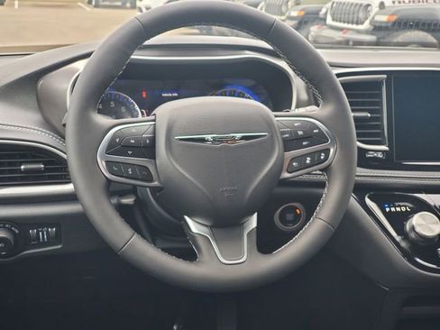 New 2025 Chrysler Pacifica Select w/ Fav Edition Package image 7