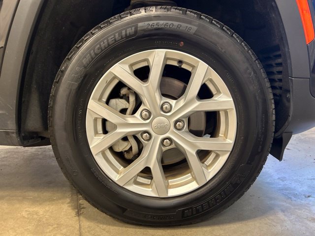 Used 2023 Jeep Grand Cherokee Limited AWD/4WD image 11