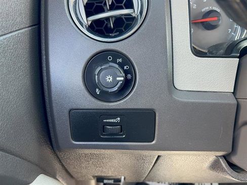 Used 2010 Ford F150 XLT image 27